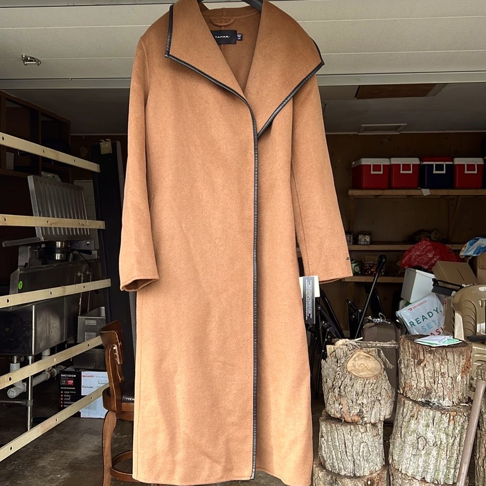 Tahari trench coat NWT